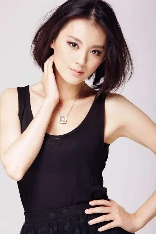 毛林林黑色帅气写真大片曝光 野性美人酷劲十足 - 高清图片 - 西部网