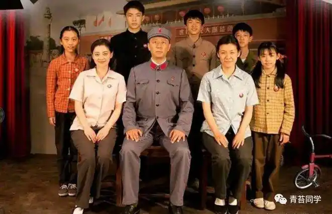 父母爱情从两张全家福看出江德福的偏心