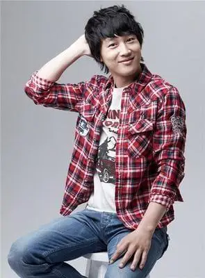 谦善的生活态度,家庭工作两不误,和他一起主持的演员金钟民曾仰慕地说