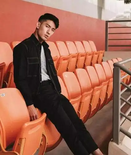 名校毕业的新加坡男模,完美侧脸让人小鹿乱撞,你心动了吗?