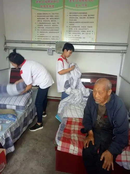 182班郭佳暑期社会实践活动——参观敬老院