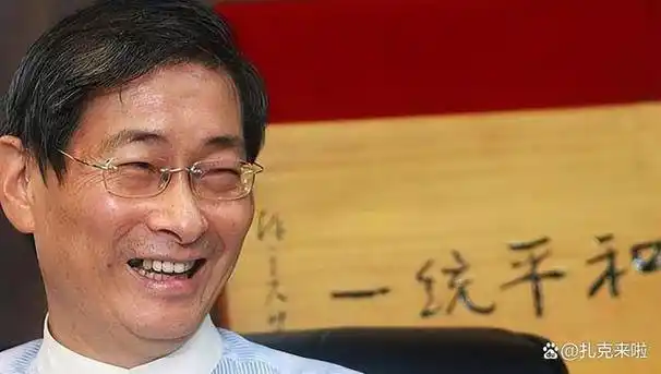 台湾黑帮大佬张安乐,扛五星红旗游行,唱"大中国"梦想祖国统一