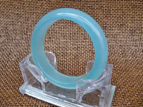 自然工艺精工制作石英岩玉手镯浅冰色玉手镯