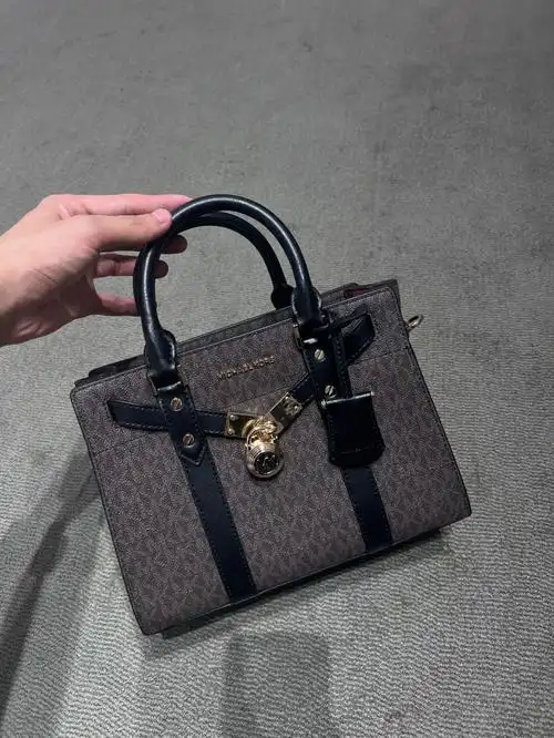 mk经典锁头包现在是真香