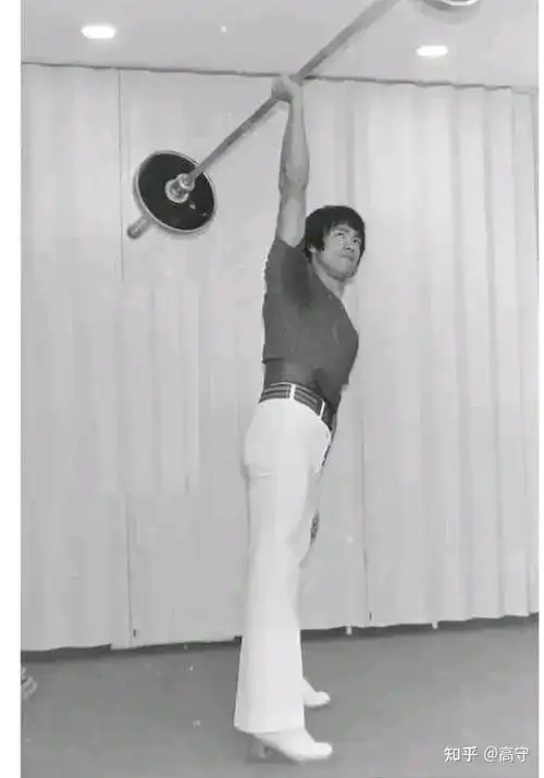 网上最全李小龙一生所有战斗事迹梳理全面解析他的超强战斗力以及为何