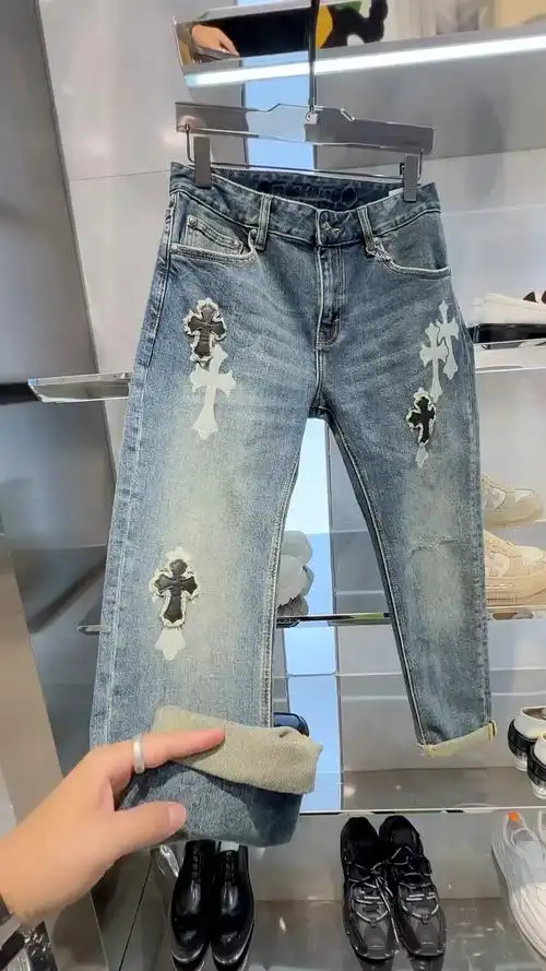 克罗心十字架直筒休闲牛仔裤,独特设计深受成熟男士喜爱-度小视