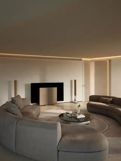 却又唯美,一台b&o的电视,一部钢琴,还有一套女业主喜欢的baxter沙发