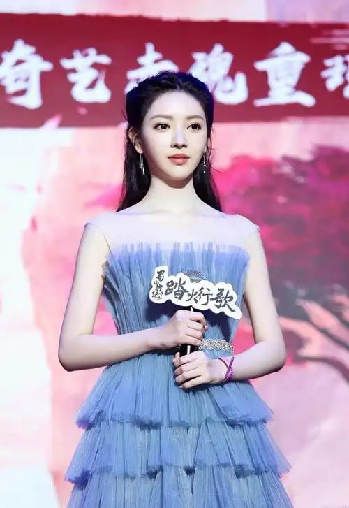 最美"魔仙小蓝"雨婷儿,清纯靓丽的00后女神!