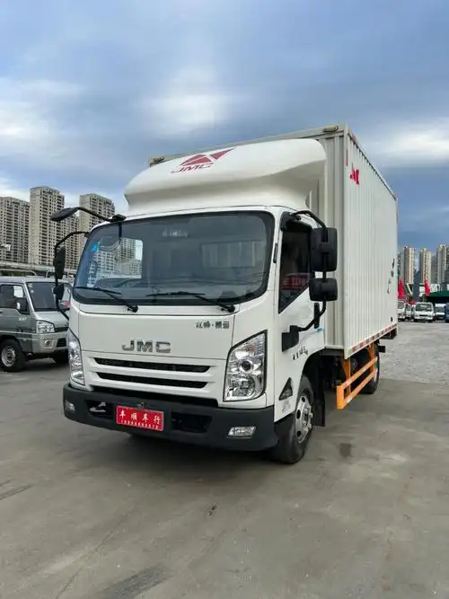 江铃凯运4.2米厢式货车上牌2020年,车厢外宽2.