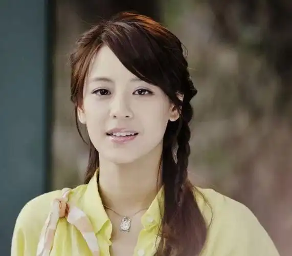 广告正式在娱乐圈出道,而真正让大家开始认识她的,大概就是那个优乐美