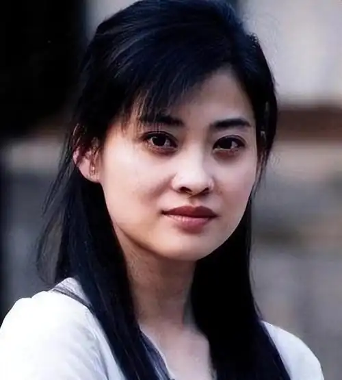 梅婷10岁女儿再演电影搭档宋佳赵又廷等演技派大合照站位抢镜