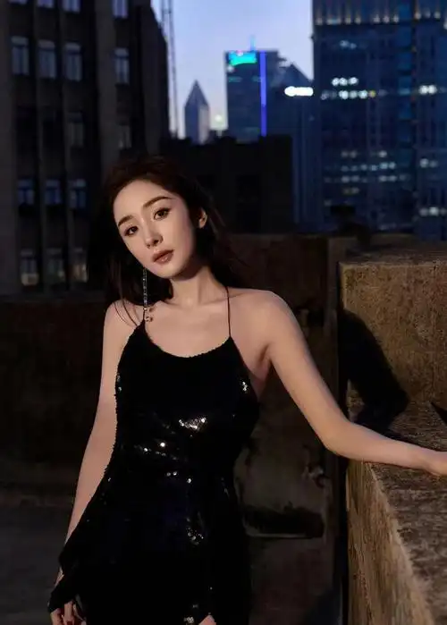 "芭比脸"绝美了,今晚把大家都惊艳了|杨颖|礼服|杨幂|蕾丝|女性身材