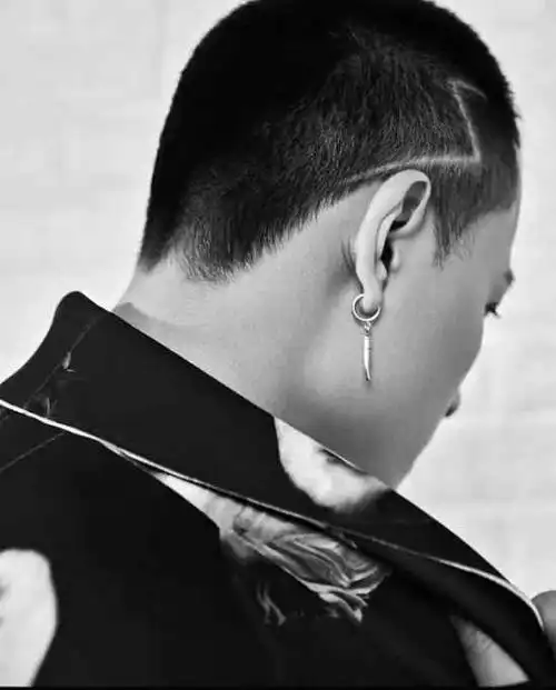 m形发际线男生什么发型好看