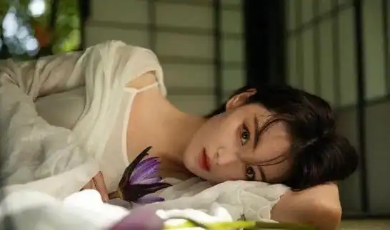 张馨予:3段情史4个男人,如今嫁军人老公获幸福,终成人生赢家