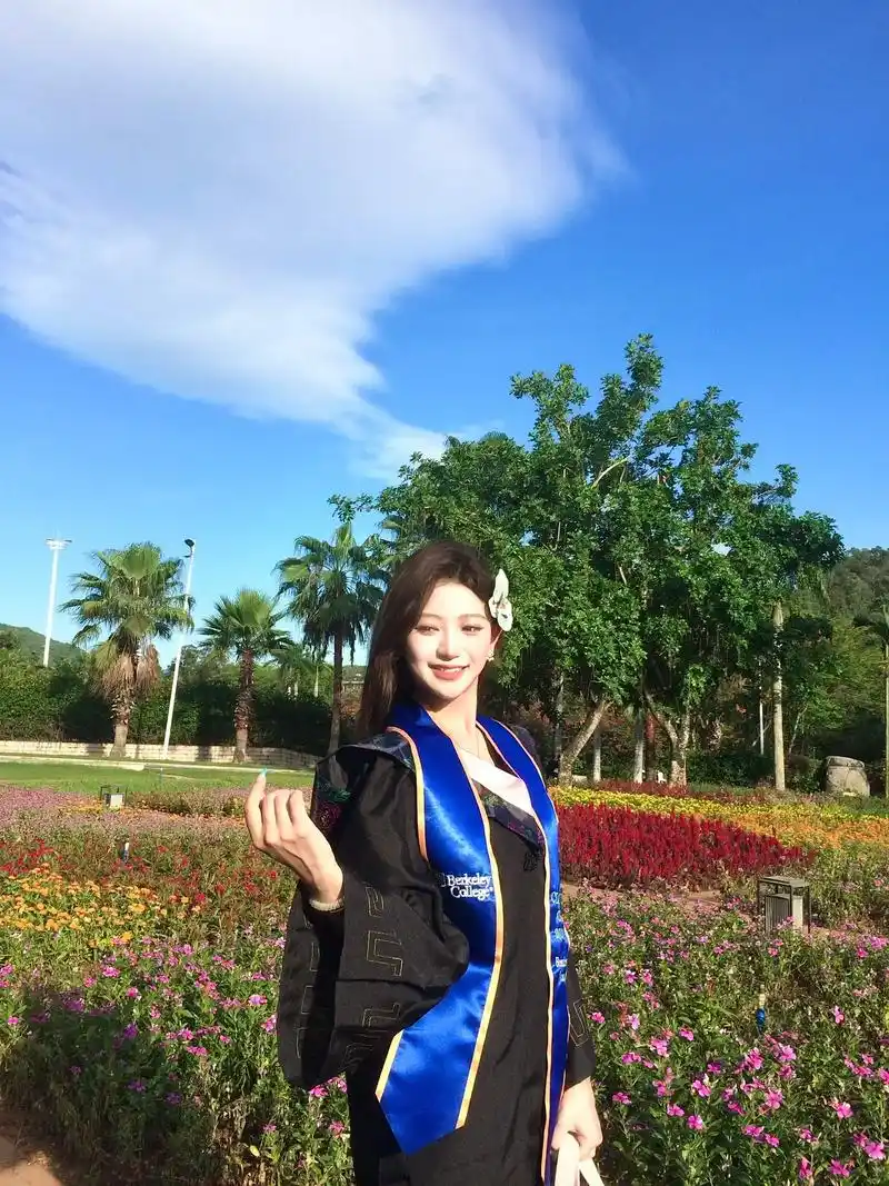 迷人的笑脸吸引视线#毕业95 #分享照片 #summer - 抖音