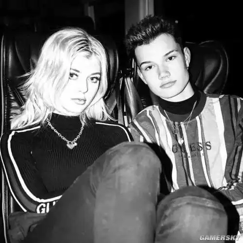 loren gary曾向媒体坦言道自己在12岁时就开始谈恋爱,换过几个男朋友