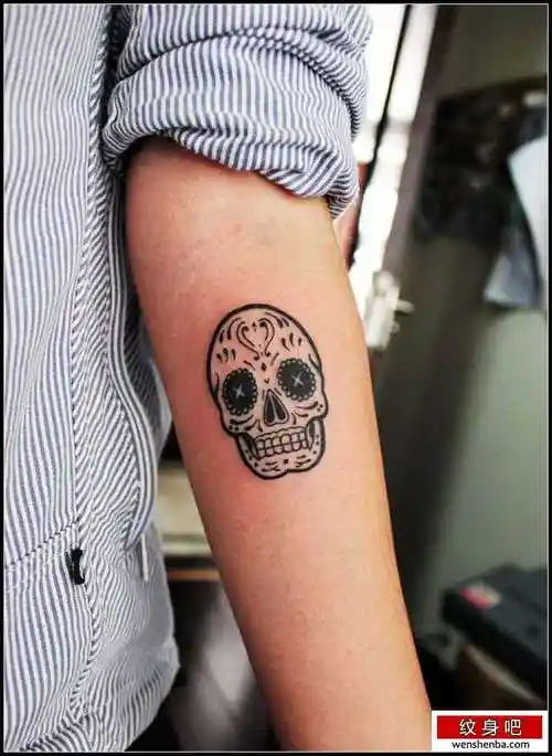 欧美简约骷髅纹身