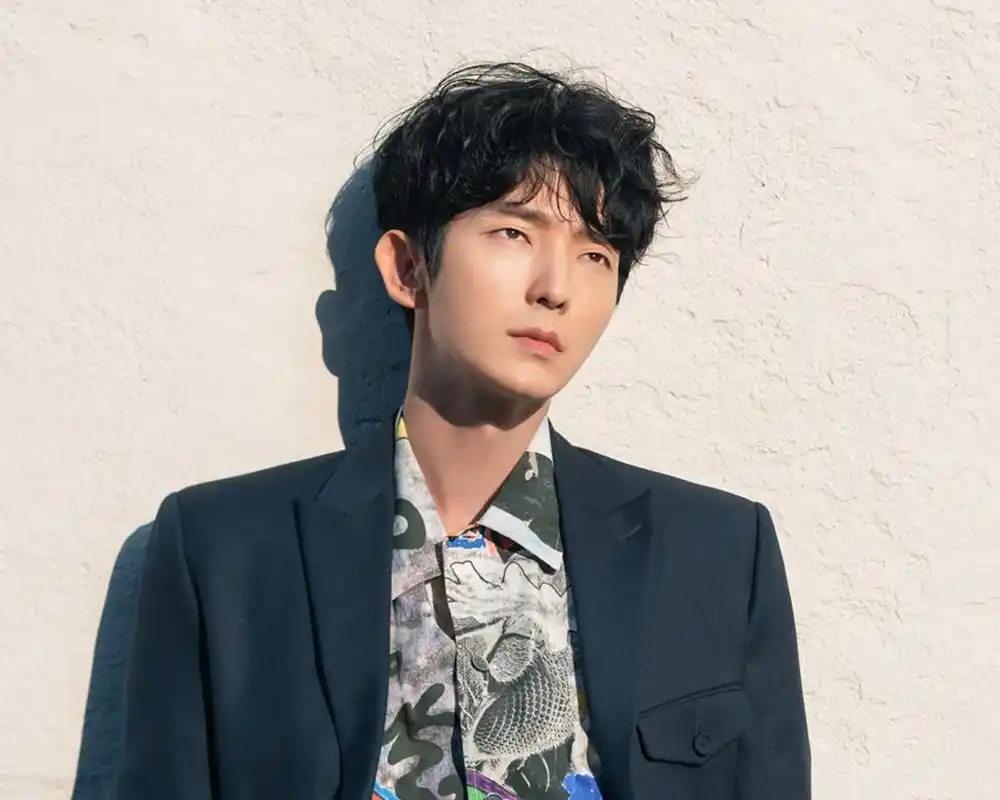 帅气单眼皮男生李准基