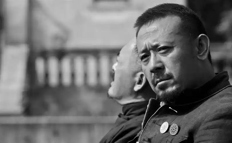 p>《让子弹飞》是由 a target="_blank" href="/item/姜文/1168186"