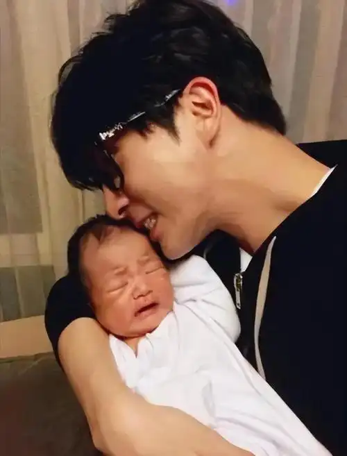 薛之谦谈儿子小雪糕:很骄傲我能生下他!希望他长大多点照顾我!