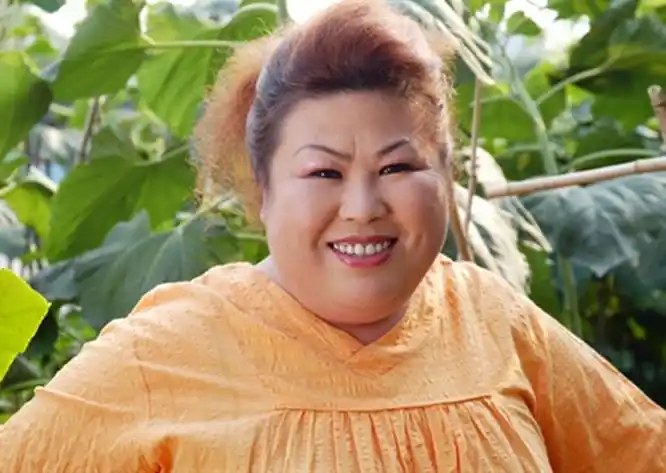 6位"肚大腰肥"的女星,明明胖成"圆球",为何满不在乎