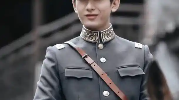 民国三十八年,是乱世,也是风华绝代的一年 .成毅军装也太帅了.