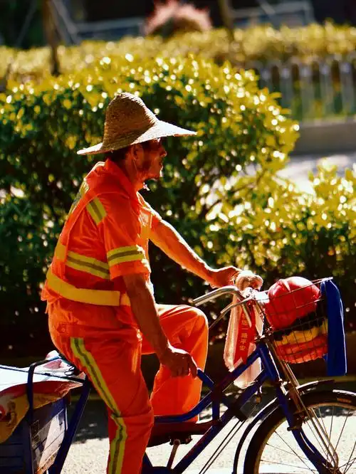 炎炎夏日 劳动人民辛苦了!多喝水🥰🌞 - chans72 - 图虫