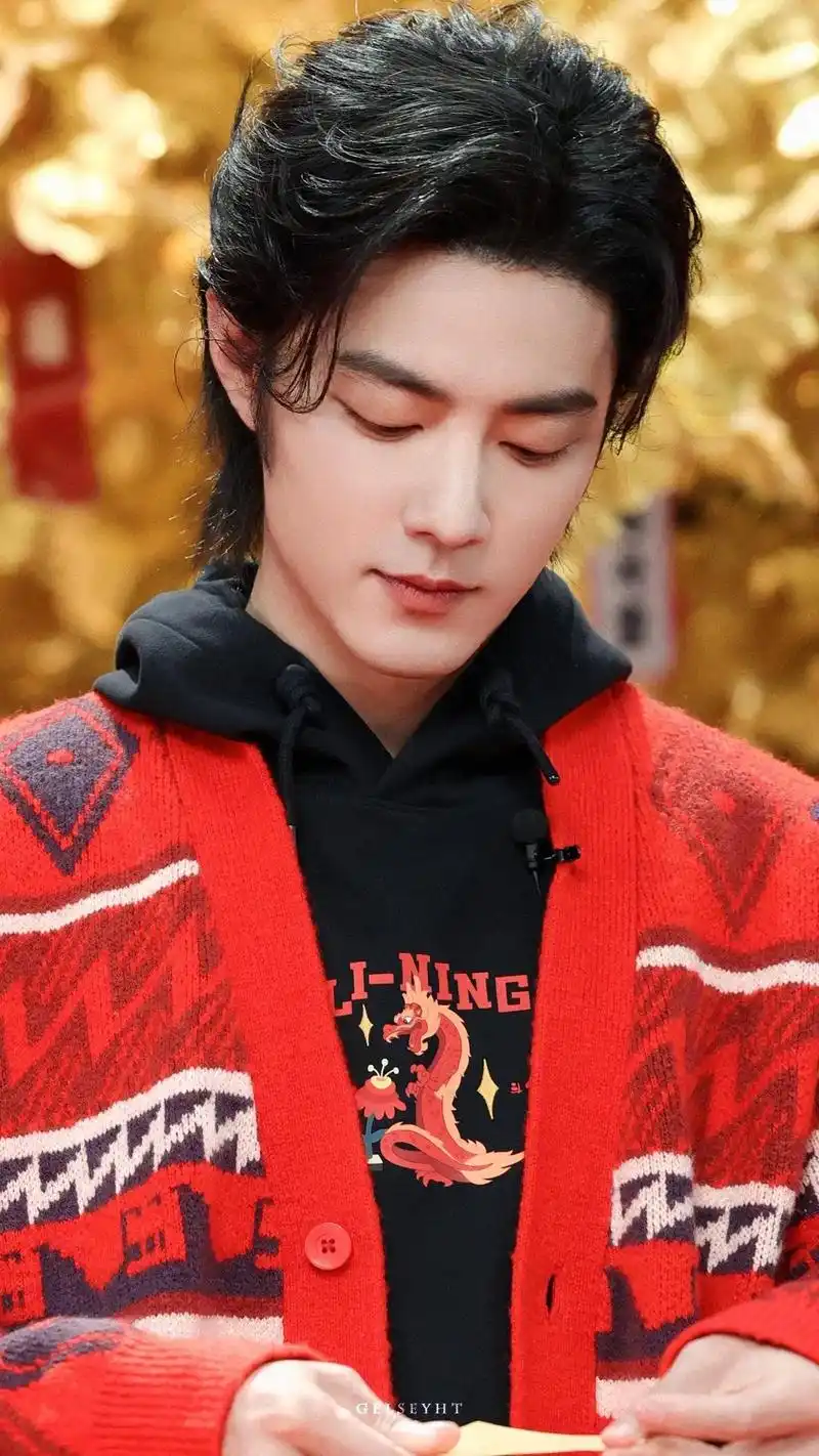 肖战李宁运动潮牌全球代言人 #肖战红色开衫毛衣#xz#肖战 - 兑趑