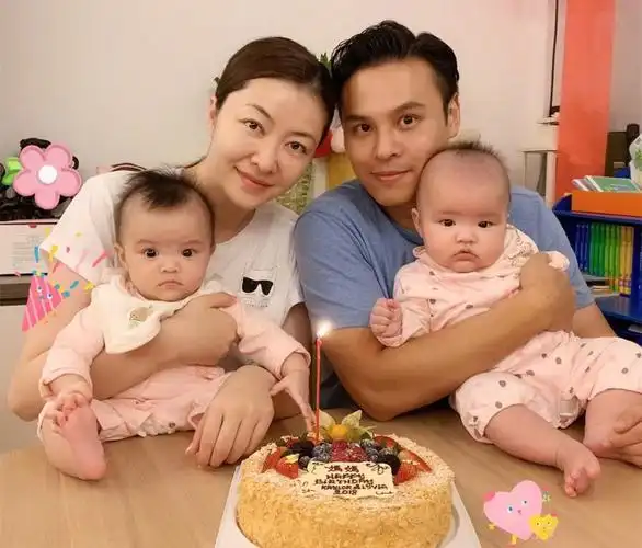 熊黛林秒中双胞胎,为试管婴儿代言?