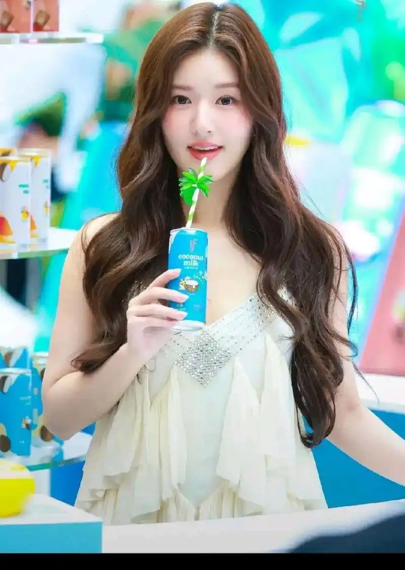 赵露思线下活动状态!好甜呀!