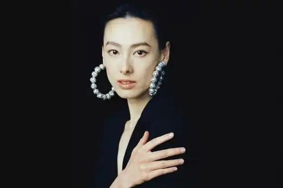 梁洛施为什么不能嫁入李家 八字,梁洛施李泽楷分手拿了多少钱