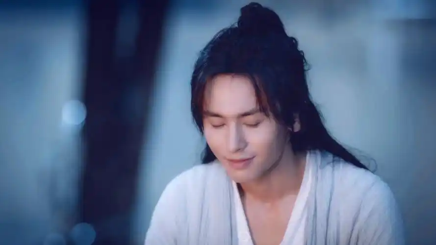 p>张哲瀚,1991年5月11日出生于江西省新余市,中国内地影视男演员