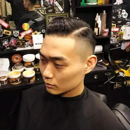 发型欣赏——流行的"纹理奔头"男士发型