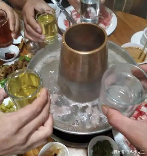 你见过喝白酒最厉害的人,能喝到什么程度?