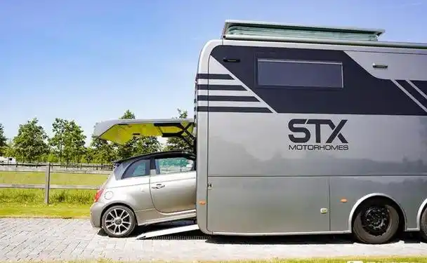 双拓展舱 升顶,车尾带车库,奔驰actros l重卡房车实拍