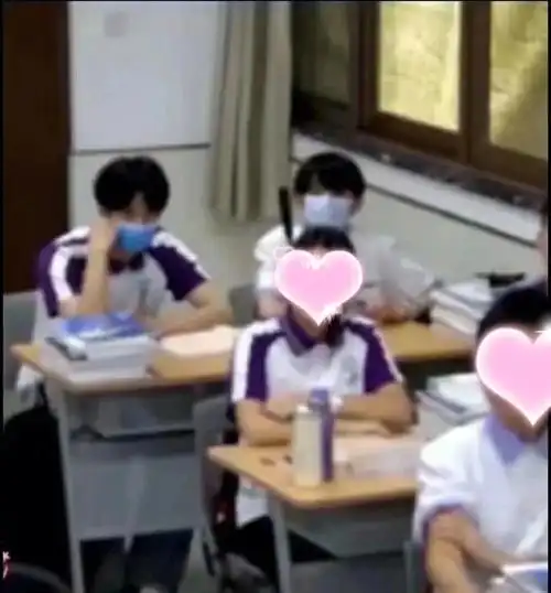 笑死我了,刘耀文和左航不仅分在了一个班而且还是同桌