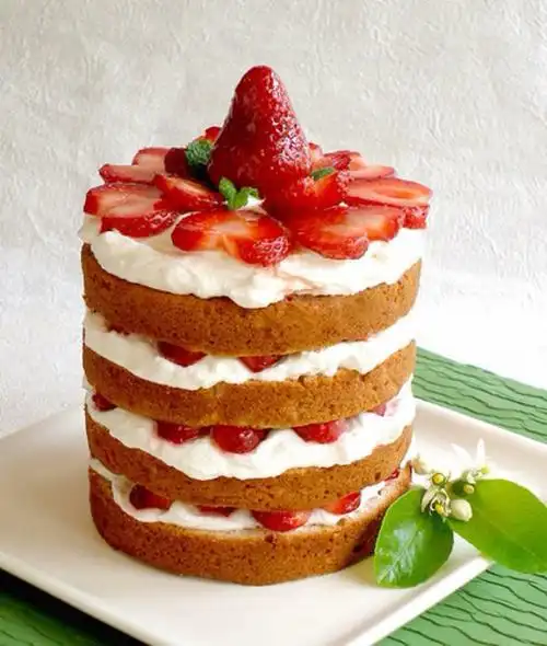 田园婚礼甜点专属裸蛋糕,充满清新的味道.