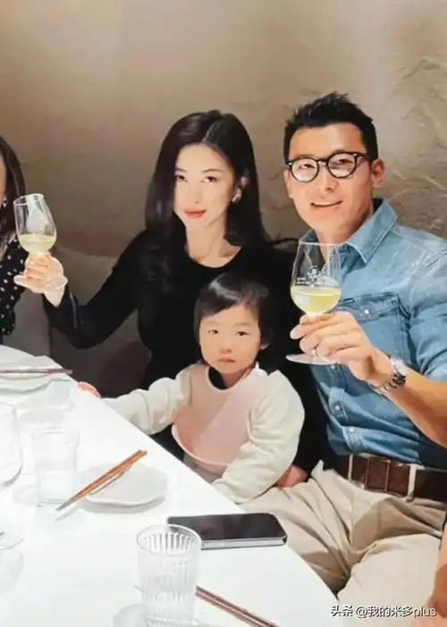 朱珠老公带货卖衣服一件夹克衫6980店里还有接近两万的外套