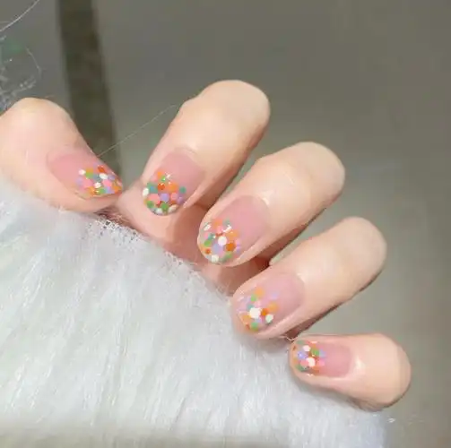 超爱的糖果色美甲