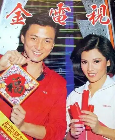 原创翁美玲和男友汤镇业也曾拍摄过一起拜新年的照片,满满的回忆