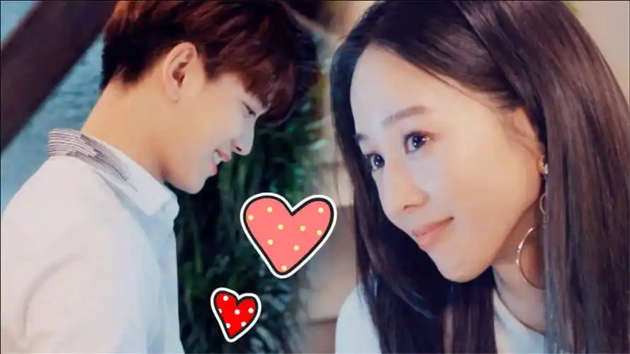 《不说再见》任嘉伦给张钧甯做饭,两人有说有笑,张钧甯满脸宠溺