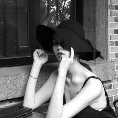 黑白图片超酷黑色黑白气质成熟 内容简介 一组超拽黑白女生微信头像