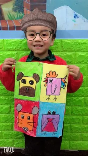 金色童画启蒙班今日作品《正方形大变身》