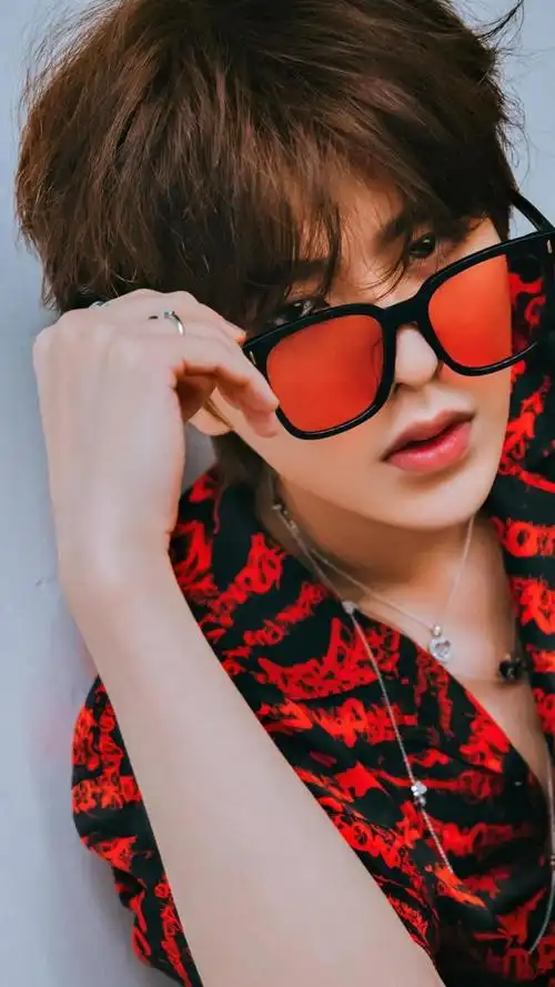 蔡徐坤潮流风范时尚帅气写真