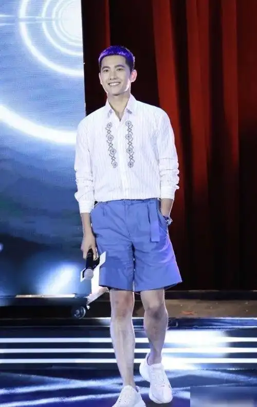 杨洋我不穿短裤助理尝试一下看到效果后这腿谁抵得住