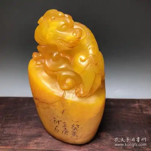 珍品金石篆刻落款癸未三庚刊石闲章寿山石原石灯光冻田黄石石质细腻