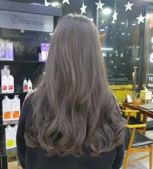 长卷发发型背影图片