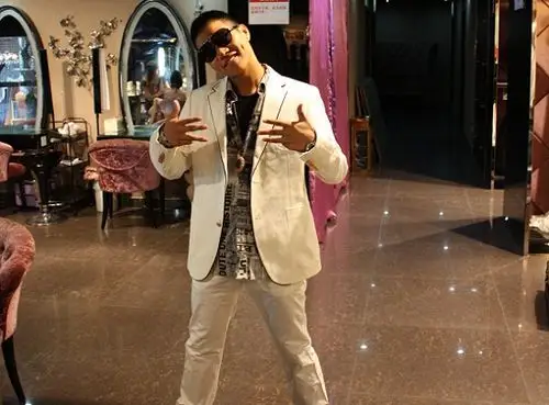 罗熙杰:"暴发户"变身"房产大亨"