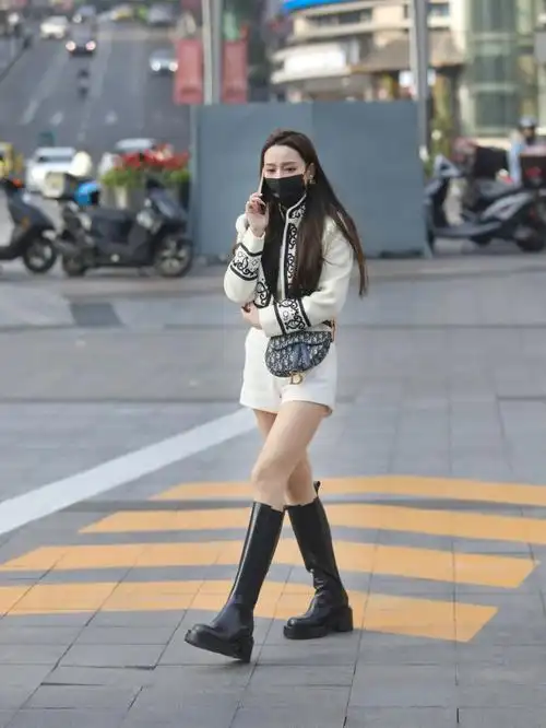 观音桥北城天街拍摄时间:12月第一周#搭配  #重庆  #重庆拍照  #街拍