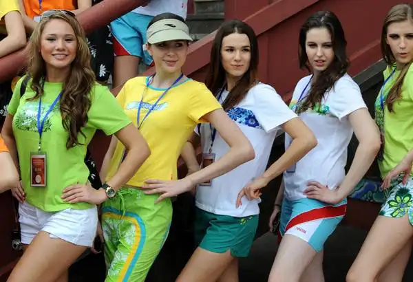 世界城市休闲小姐大赛参赛佳丽亮相南京 [组图]